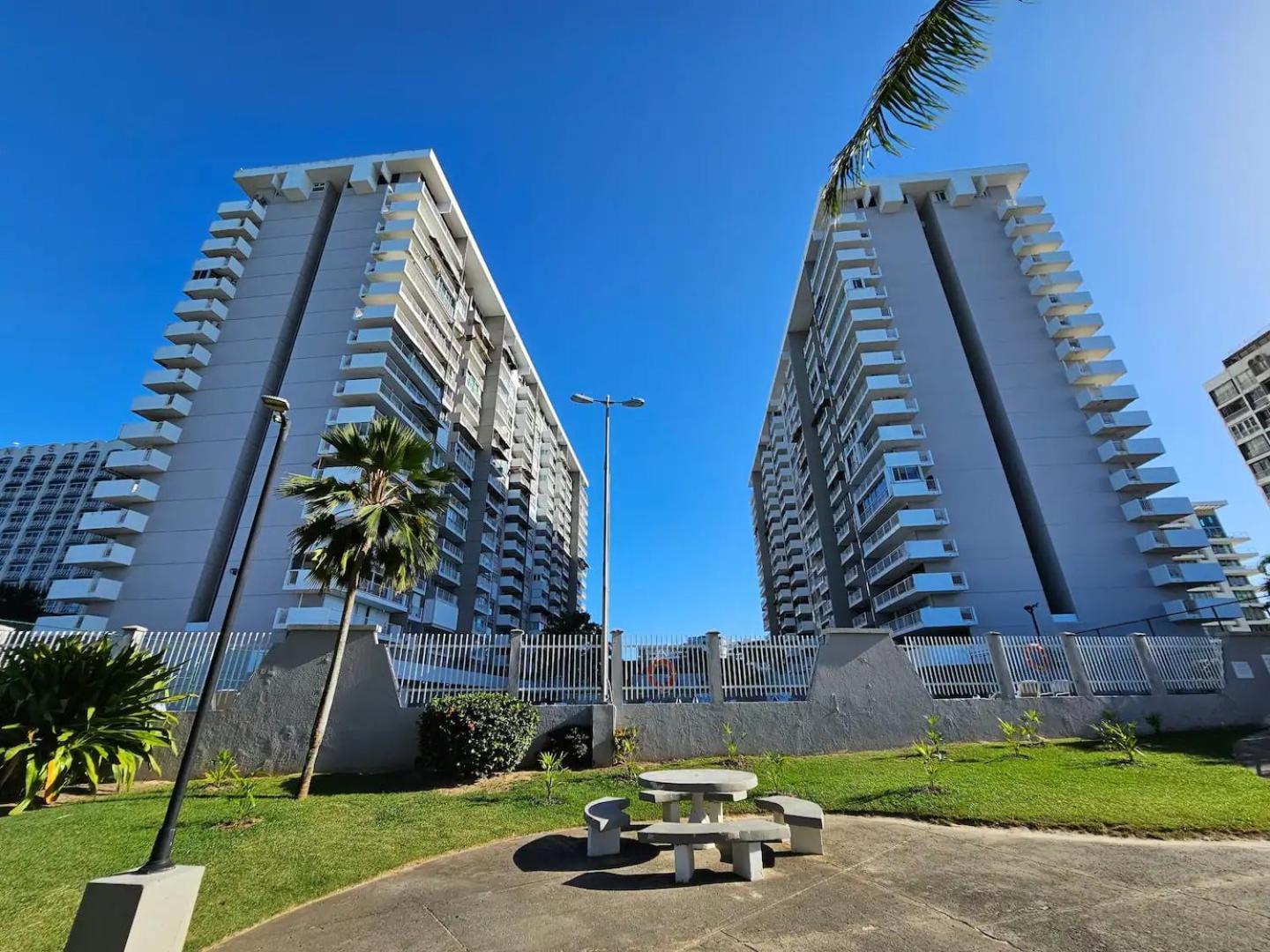 Isla Verde Beachfront With Pool- Near Foxwoods San Juan Exterior foto